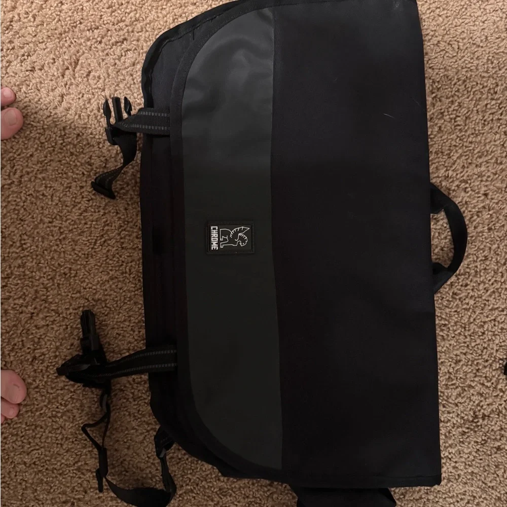 Chrome industries Buran III Black Messenger Bag - Picture 1 of 3